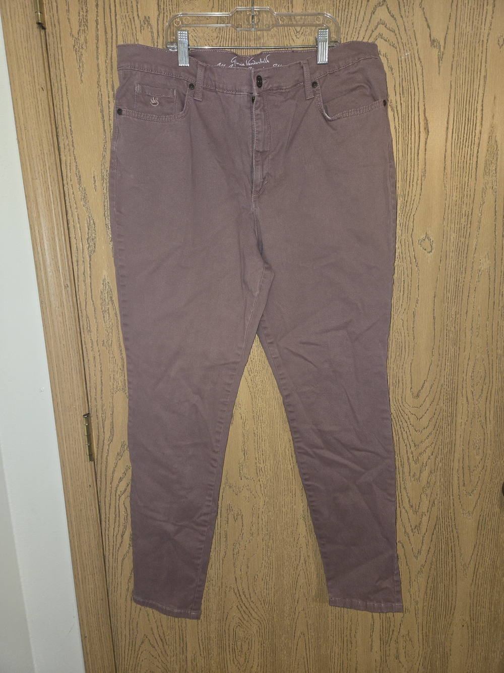 Gloria Vanderbilt Straight Leg Jeans in Mauve Plum